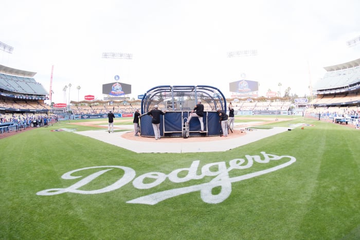 dodgers-field-francona-kapler.jpg